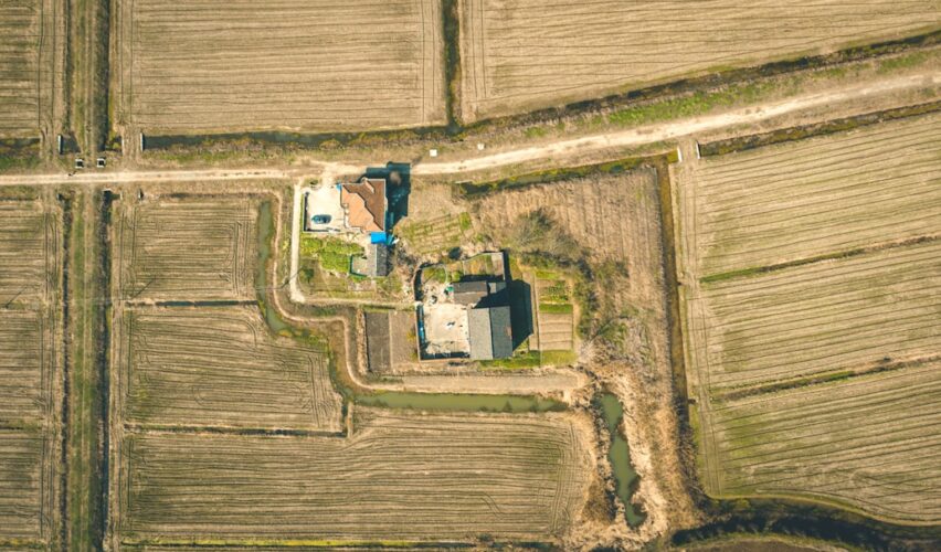 how big is an acre in feet